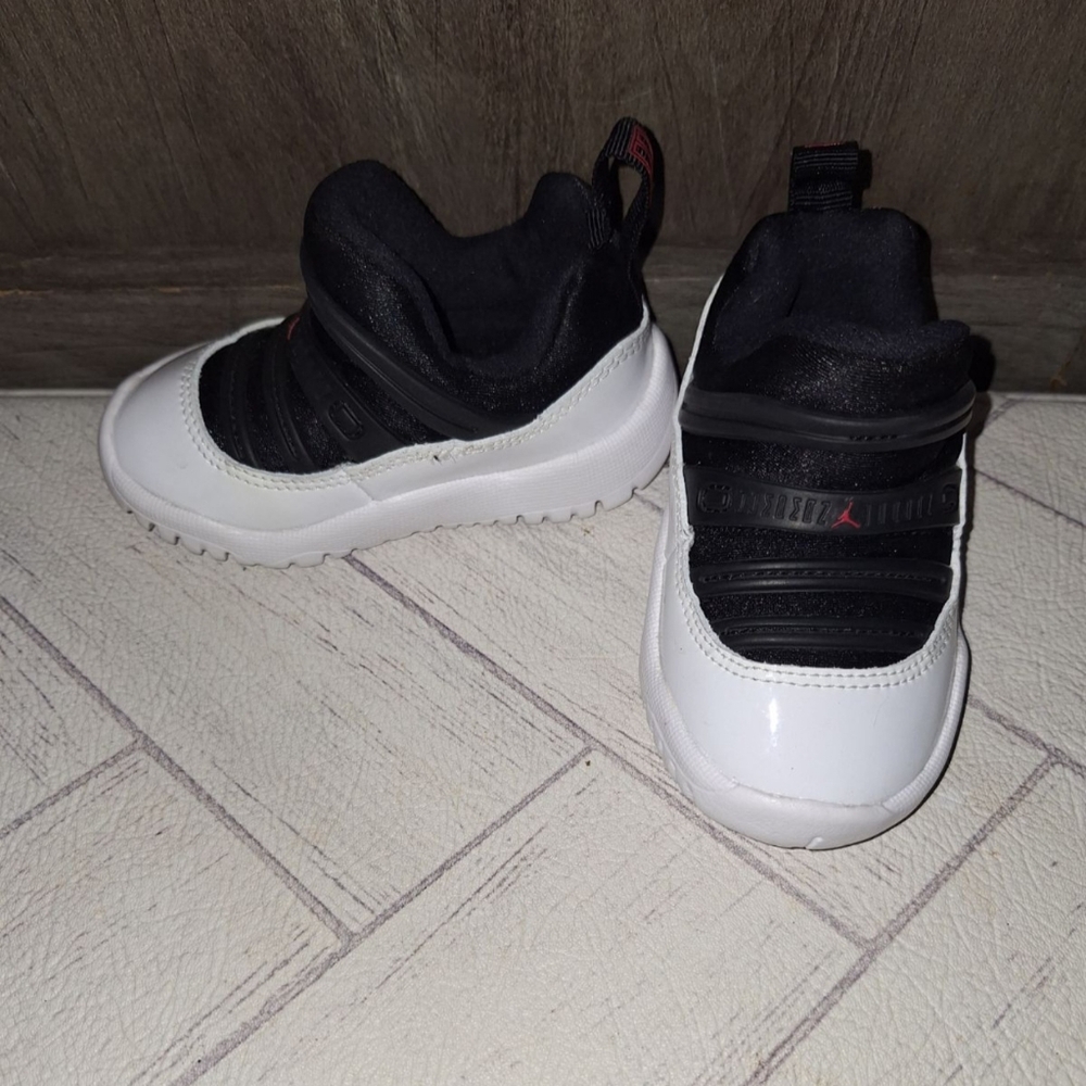 Nike Air Jordan 11 Retro Little Flex Shoes